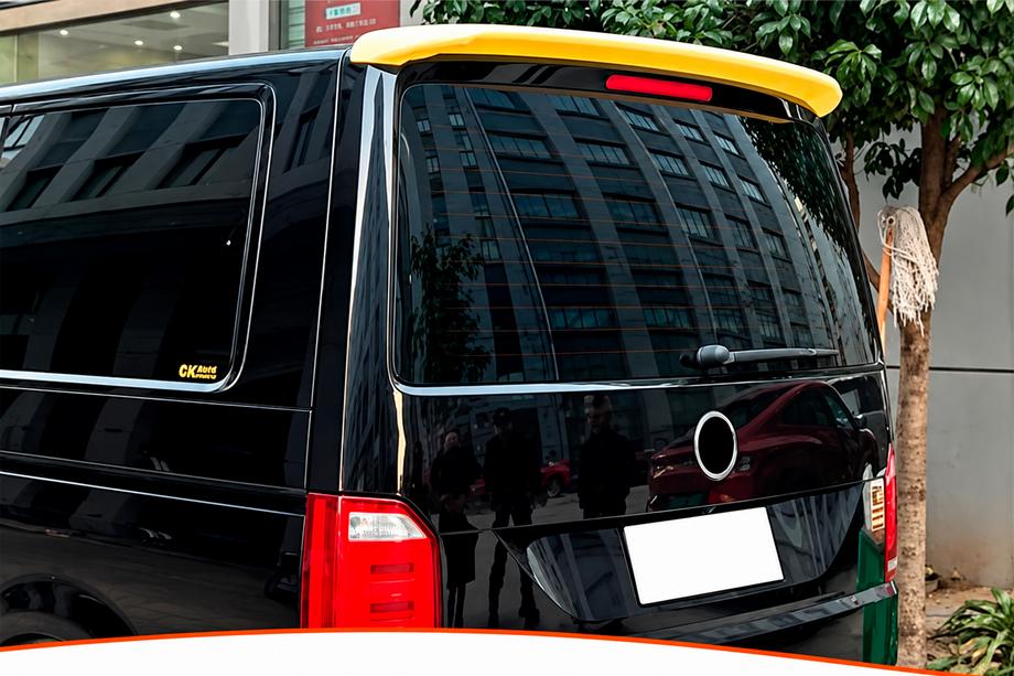 Volkswagen T5 Transporter 2003–2010 Spojler DPT (páté dveře, černý lesk) Fotografie 1