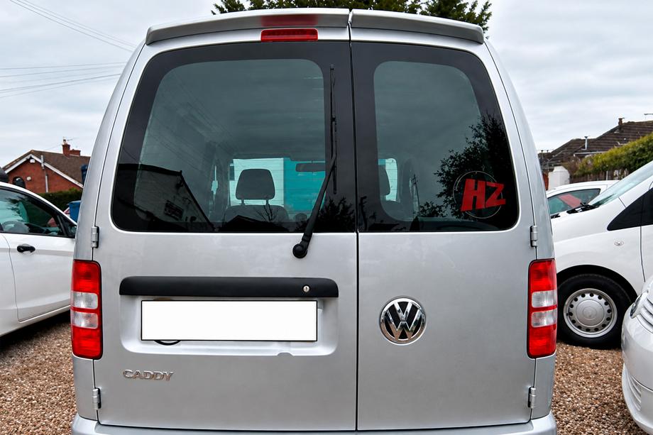 Volkswagen Caddy 2010–2015 Spoiler (2dveřový, černý lesk) Image