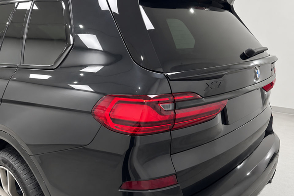 BMW X7 G07 2019–2022: montáž body kitu Paradigm Black Knight V2 na M-Sport – naše práce