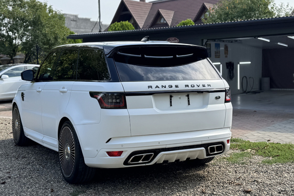 Range Rover Sport L494 2018–2022: montáž body kitu SVR – naše práce Fotografie 16