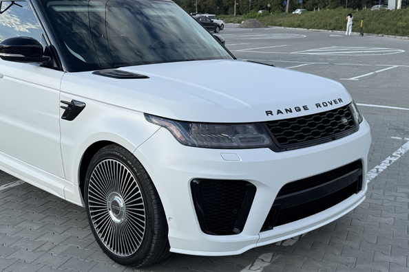 Range Rover Sport L494 2018–2022: montáž body kitu SVR – naše práce Fotografie 5