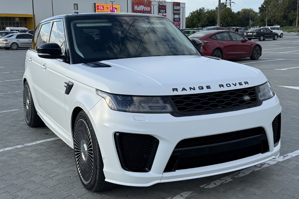 Range Rover Sport L494 2018–2022: montáž body kitu SVR – naše práce Fotografie 3