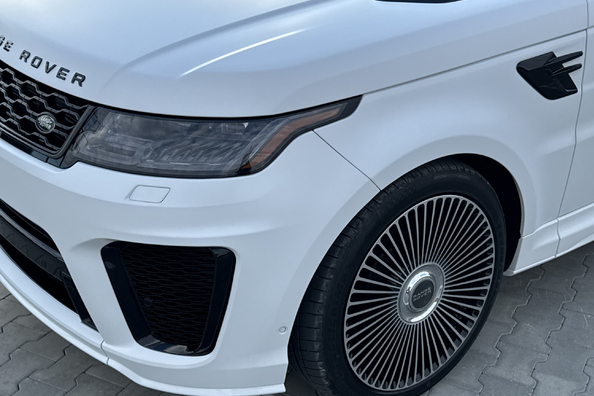 Range Rover Sport L494 2018–2022: montáž body kitu SVR – naše práce Fotografie 2
