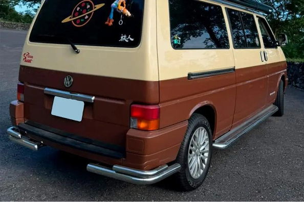Volkswagen T4 na kemp i do terénu: montáž předního ochranného rámu, bočních prahů a zadních rohů Fotografie 15