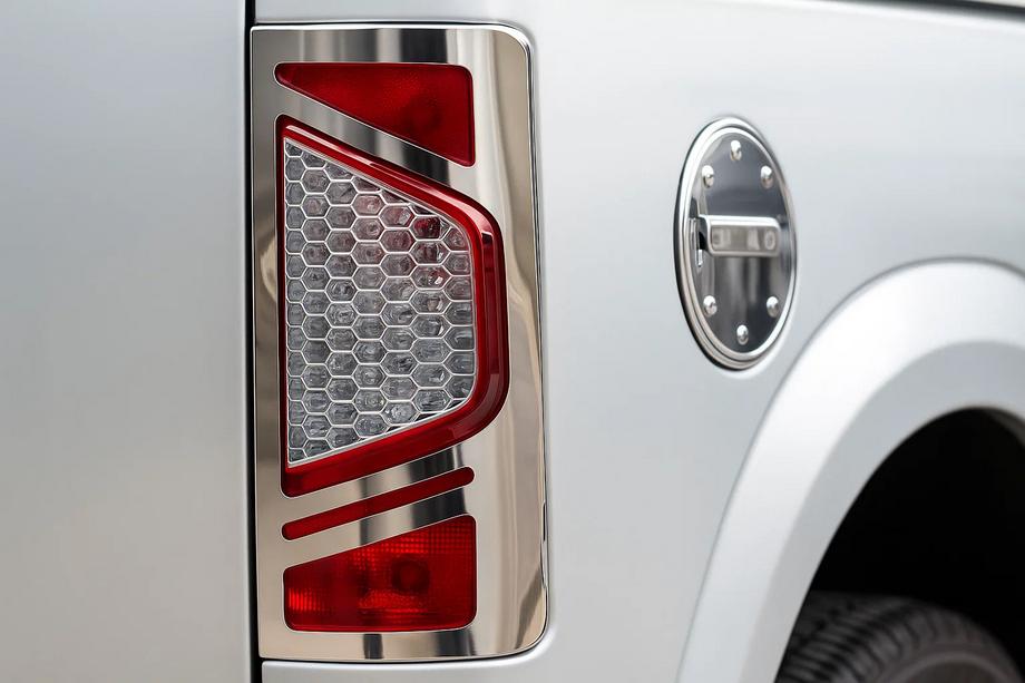 Ford Connect 2010–2013 Chromové kryty brzdových světel, varianta č. 2 (2 ks, nerez) Image
