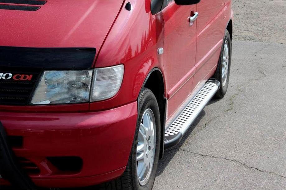 Mercedes Vito W638 1996–2003 Boční nášlapy Allmond Grey (2 ks, hliník) Fotografie 1