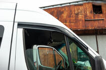 Mercedes Sprinter W906 2006–2018 Lepicí deflektory oken (2 ks, Sunplex Sport) fotografie 6