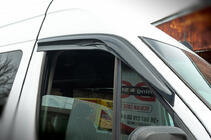 Mercedes Sprinter W906 2006–2018 Lepicí deflektory oken (2 ks, Sunplex Sport) fotografie 5