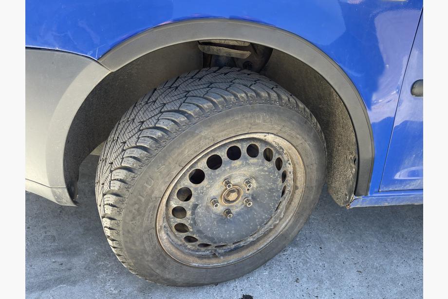 Volkswagen Caddy 2004–2010 Kryty lemů blatníků (matná černá) Krátká verze, 1 posuvné dveře (kov) Fotografie 5