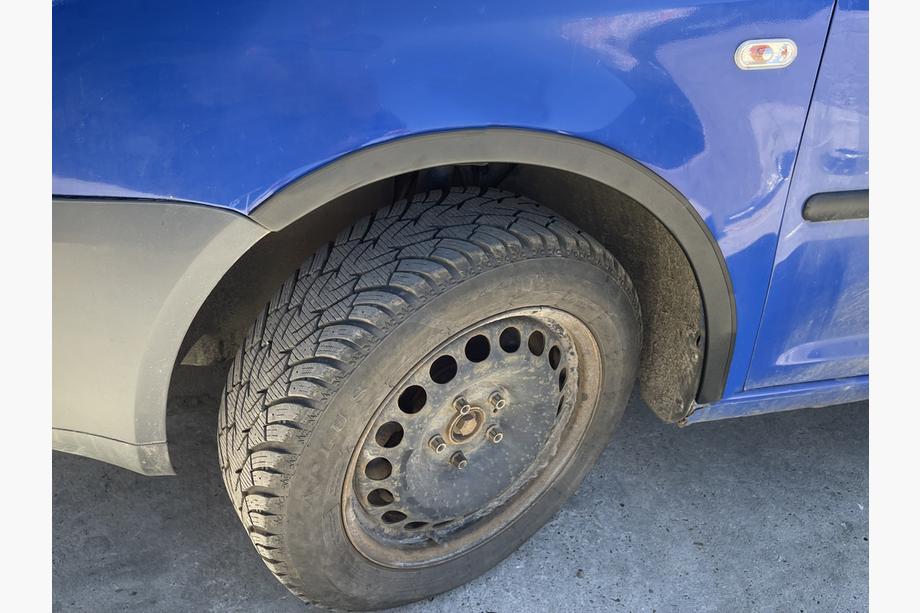 Volkswagen Caddy 2004–2010 Kryty lemů blatníků (matná černá) Krátká verze, 1 posuvné dveře (kov) Fotografie 13