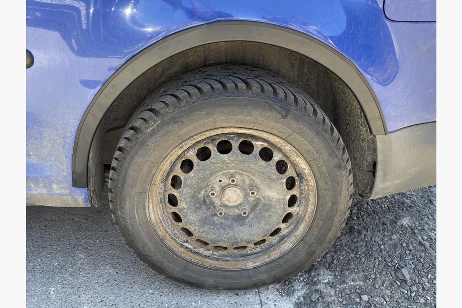Volkswagen Caddy 2004–2010 Kryty lemů blatníků (matná černá) Krátká verze, 1 posuvné dveře (kov) Fotografie 8
