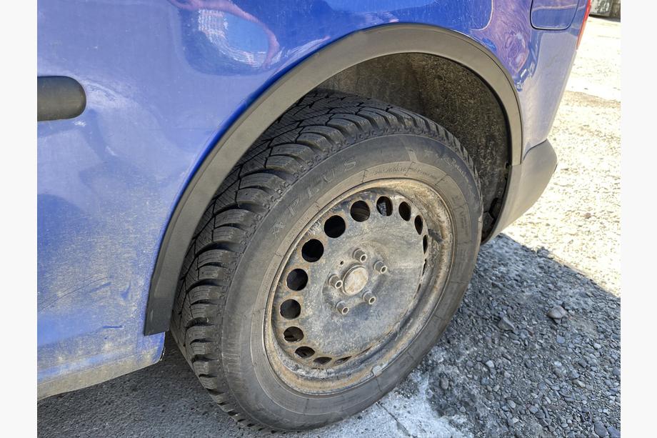 Volkswagen Caddy 2004–2010 Kryty lemů blatníků (matná černá) Krátká verze, 1 posuvné dveře (kov) Fotografie 9
