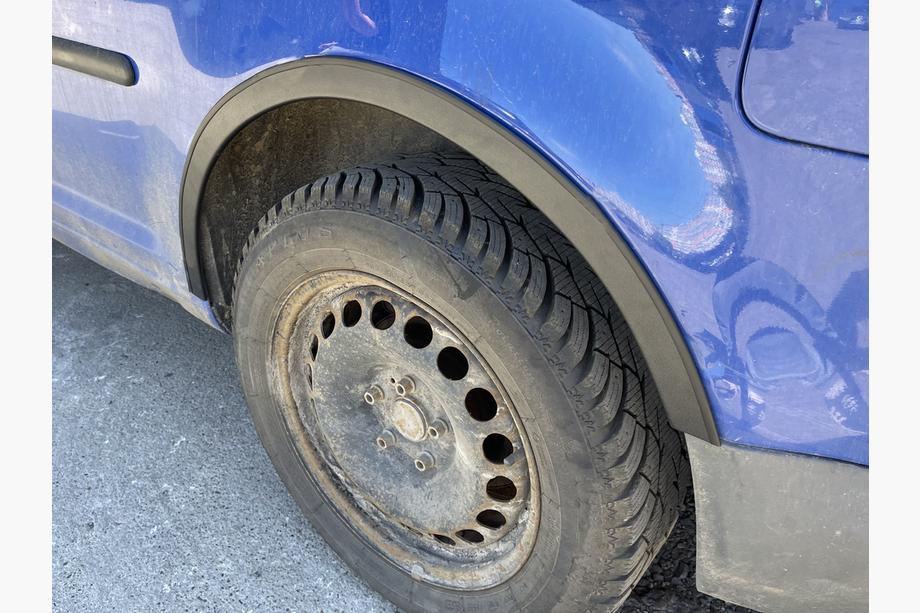 Volkswagen Caddy 2004–2010 Kryty lemů blatníků (matná černá) Krátká verze, 1 posuvné dveře (kov) Fotografie 10