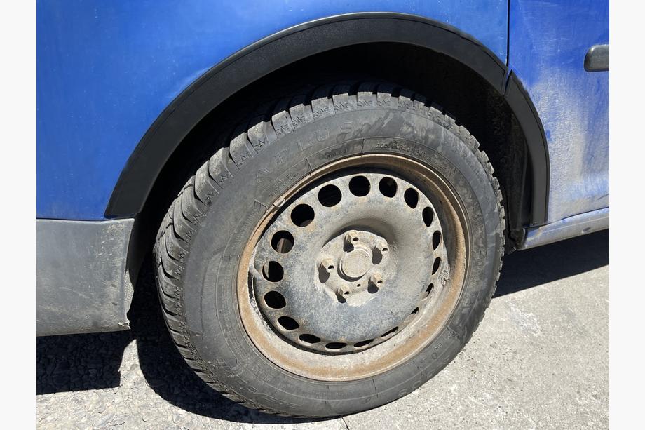 Volkswagen Caddy 2004–2010 Kryty lemů blatníků (matná černá) Krátká verze, 1 posuvné dveře (kov) Fotografie 12