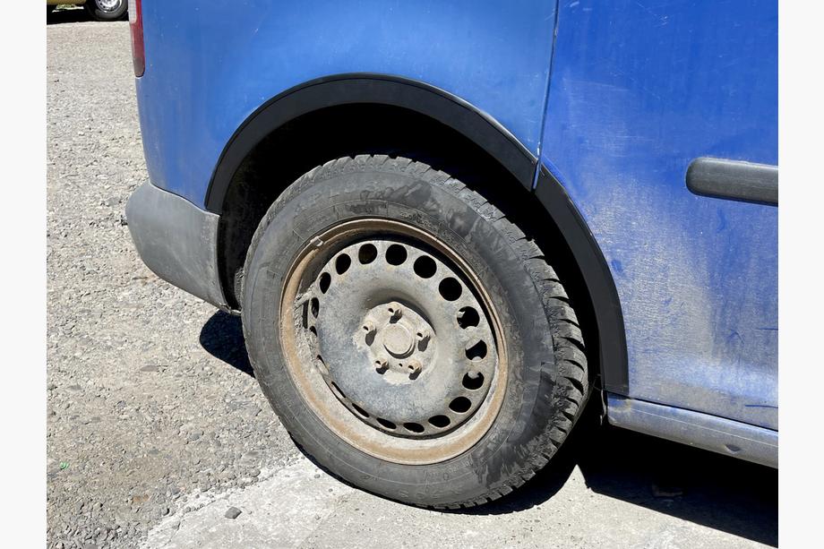 Volkswagen Caddy 2004–2010 Kryty lemů blatníků (matná černá) Krátká verze, 1 posuvné dveře (kov) Fotografie 6