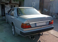 Mercedes E-Class W124 1984–1997 Nerezová lišta na hranu víka kufru fotografie 2