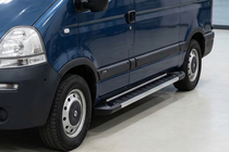 Nissan Interstar 2002–2010 Boční prahy RedLine V1 (2 ks, hliník) fotografie 1
