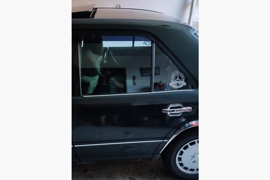 Mercedes E-Class W124 1984–1997 Okenní lišty (4 ks, nerez) Fotografie 4
