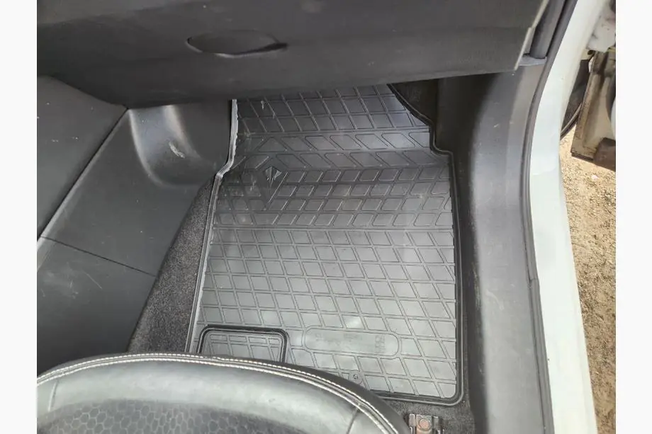 Nissan Qashqai 2007–2010 Gumové autokoberce do interiéru (4 ks, Stingray Premium) Fotografie 3