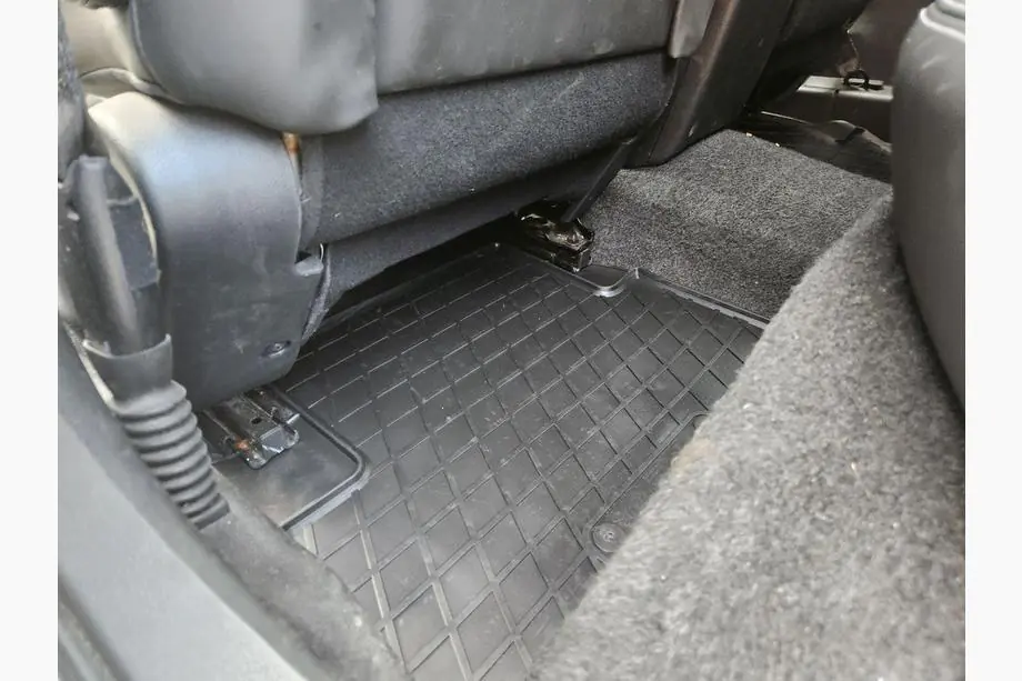 Nissan Qashqai 2007–2010 Gumové autokoberce do interiéru (4 ks, Stingray Premium) Fotografie 4