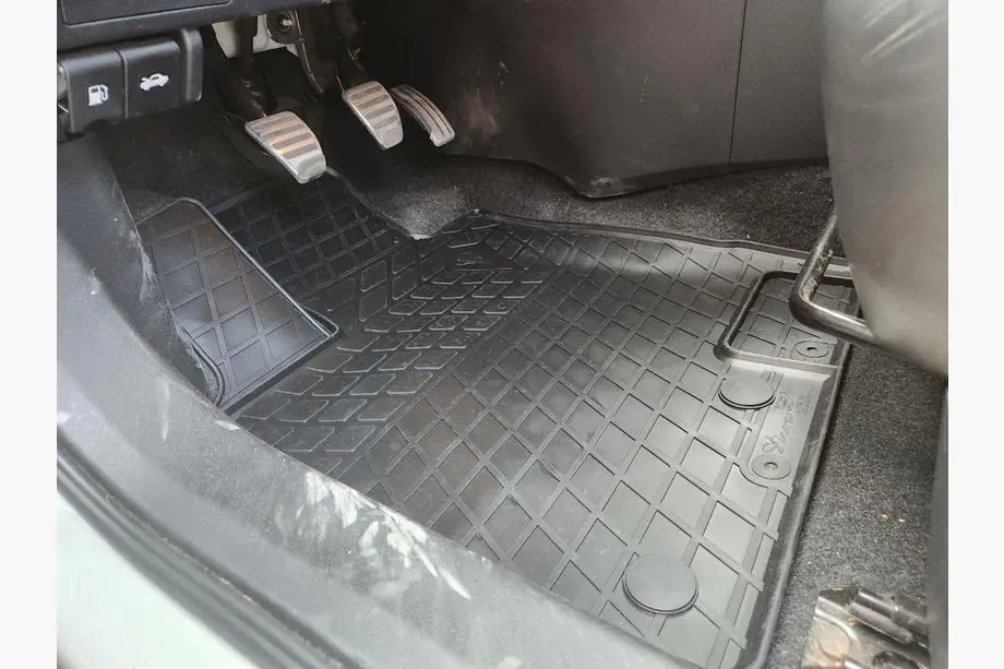 Nissan Qashqai 2007–2010 Gumové autokoberce do interiéru (4 ks, Stingray Premium) Fotografie 1