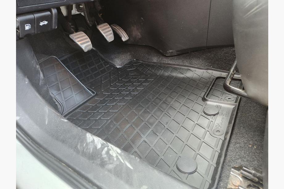 Nissan Qashqai 2010–2014 Gumové autokoberce do interiéru (4 ks, Stingray Premium) Image