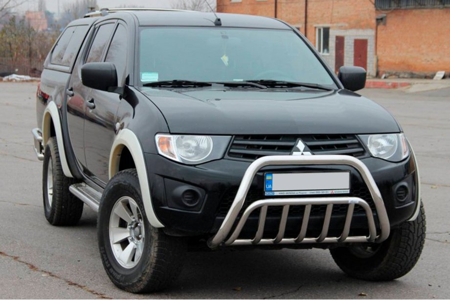 Mitsubishi L200 2006–2015 Nerezový přední ochranný rám (bullbar) Fotografie 2