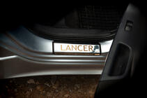 Mitsubishi Lancer X 2008– Nerezové kryty prahů (Carmos, 4 ks, nerez) fotografie 3