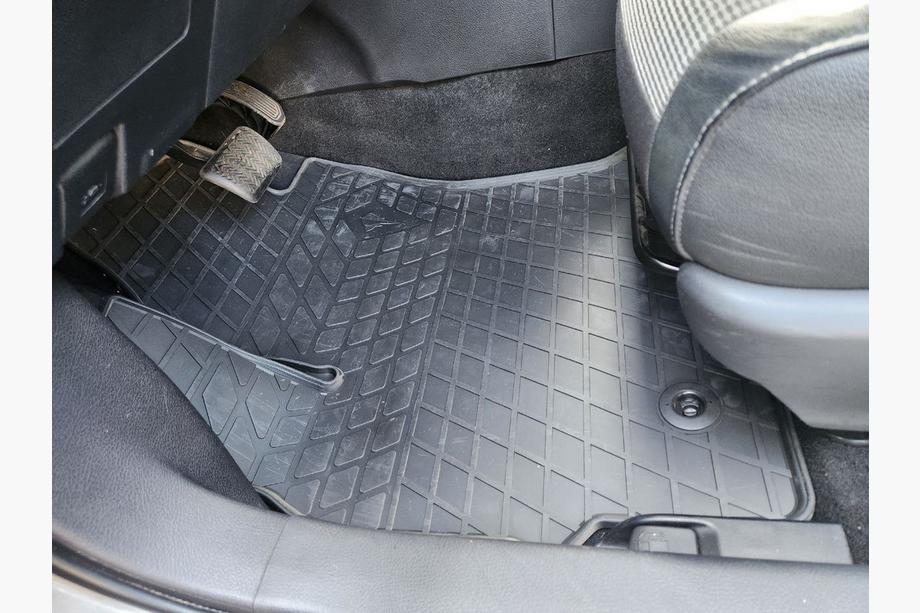 Toyota Auris 2012–2018 Gumové autokoberce do interiéru (4 ks, Stingray Premium) Image