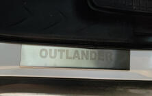 Mitsubishi Outlander 2006–2012 Nerezové kryty prahů Carmos (4 ks) fotografie 2