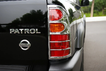 Nissan Patrol Y61 1997–2011 Plastový kryt stop světel fotografie 1