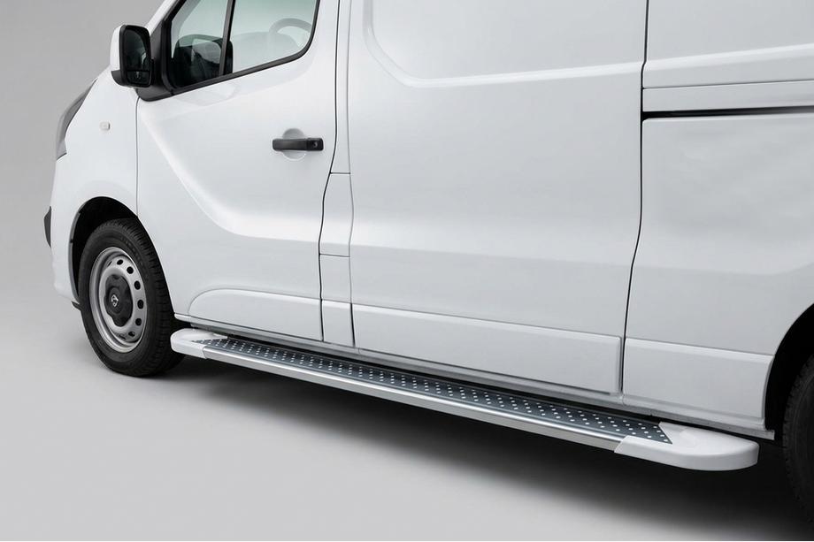 Renault Trafic 2015– Boční nášlapy Allmond White (2 ks, hliník) Image
