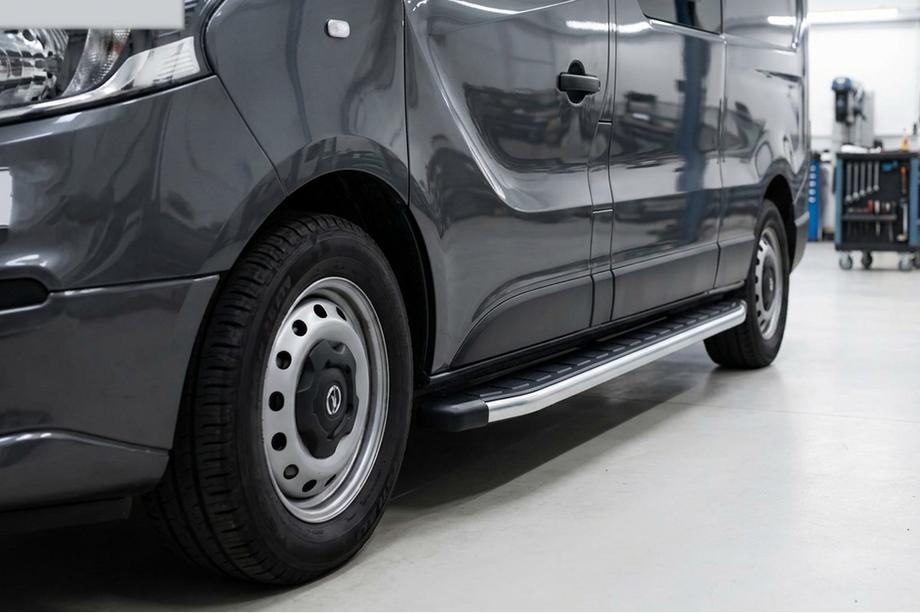 Renault Trafic 2015– Boční nášlapy Fullmond (2 ks, hliník) Image