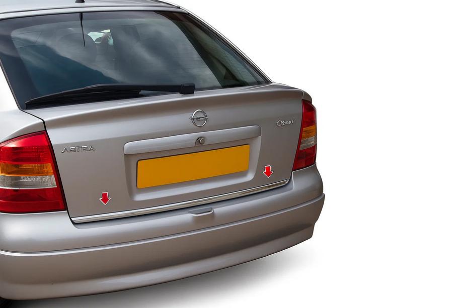 Opel Astra G Classic 1998–2012 Nerezová lišta hrany víka kufru Carmos - turecká ocel Image