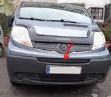 Renault Trafic 2001–2015 Zimní střední clona na masku chladiče (nad SPZ) 2007-2015, matná fotografie 1