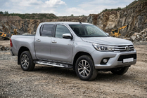 Toyota Hilux 2015– Boční nášlapy Sunrise (2 ks, hliník) fotografie 1