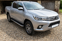 Toyota Hilux 2015– Boční nášlapy Maydos V1 (2 ks, hliník / nerez) fotografie 1