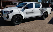Toyota Hilux 2015– Boční nášlapy Allmond Black (2 ks, hliník) fotografie 3