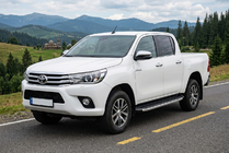 Toyota Hilux 2015– Boční nášlapy Fullmond (2 ks, hliník) fotografie 1