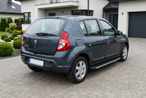 Dacia Sandero 2007–2013 Boční nášlapy Maya V1 (2 ks, hliník) fotografie 1