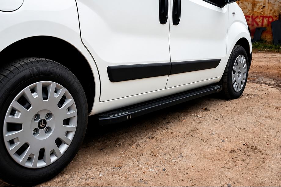 Citroen Nemo 2007–2017 Boční nášlapy Rainbow Black (2 ks, hliníkový profil) Image