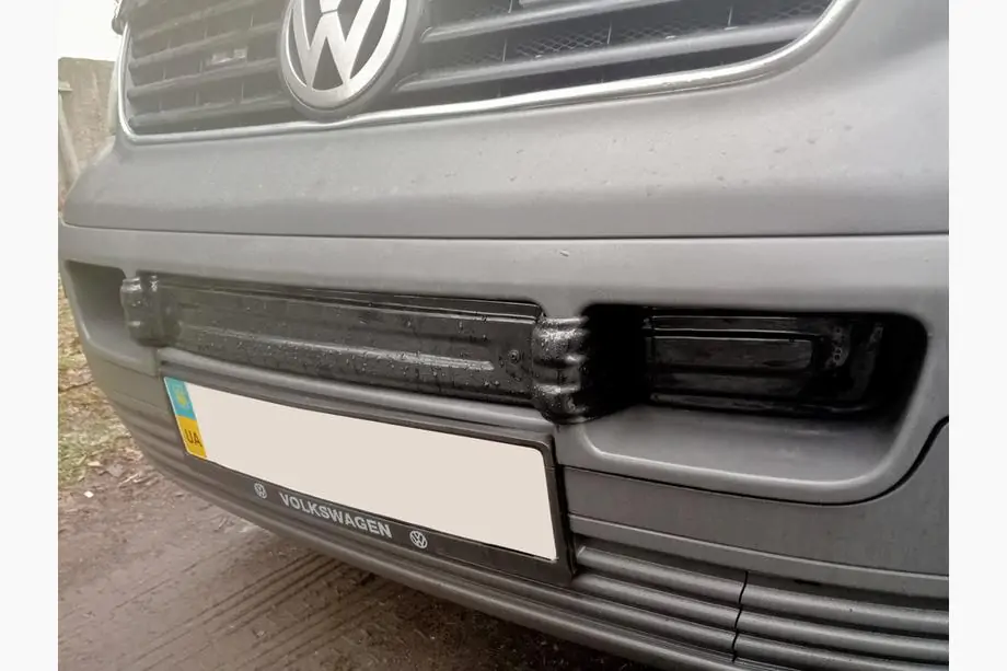 Volkswagen T5 Transporter 2003–2010 Spodní kryt masky chladiče (celoplošný) Fotografie 1