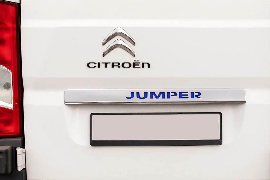 Citroen Jumper 2007–2025 Chromová lišta nad SPZ s modrým LED osvětlením (nerez) Image
