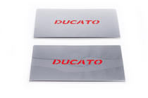 Fiat Ducato 2006–2025 Nerezové kryty vnitřních prahů červené (2 ks) fotografie 2