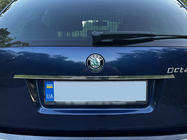 Skoda Octavia II A5 2010–2013 Chromová lišta nad SPZ Carmos (nerez) fotografie 5