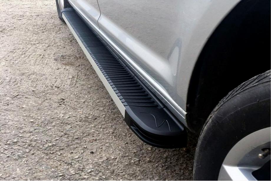 Volkswagen Caddy 2010–2015 Boční nášlapy MAYA (2 ks, hliník) Maxi (dlouhý rozvor) Image
