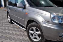 Nissan X-trail T30 2002–2007 Boční nášlapy Fullmond (2 ks, hliník) fotografie 1
