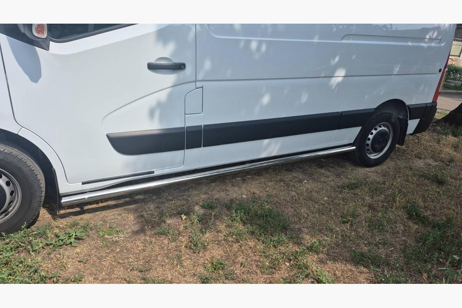 Renault Master 2011–2023 Boční trubky BB002 (2 ks, nerez) Střední rozvor Fotografie 10