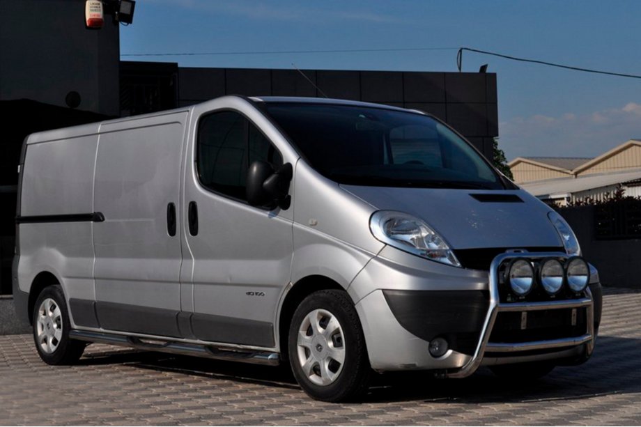 Renault Trafic 2001–2015 Přední ochranný rám WT018 (nerez) Fotografie 2
