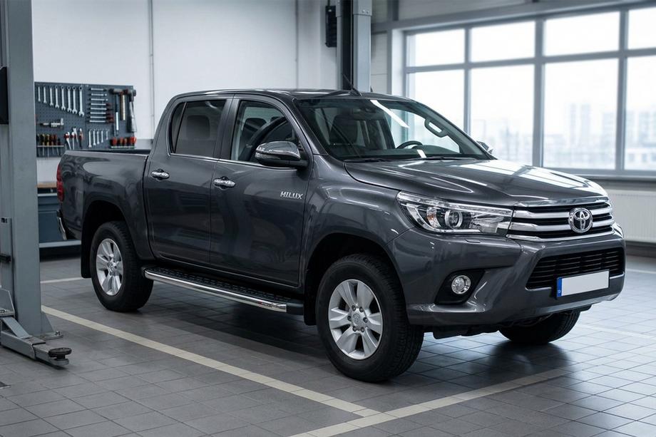 Toyota Hilux 2015– Boční nášlapy Blackline (2 ks, hliník) Image
